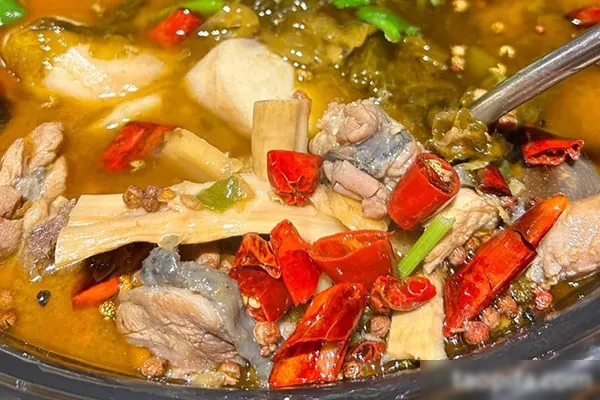 图片[1]-正宗四川酸菜鸡做法饭店商用技术配方和视频教程-香源配方网