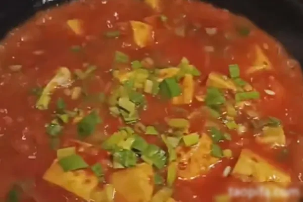 图片[1]-当红爆款砂锅菜（砂锅豌豆肥肠+野菌干锅鸡+砂锅豆腐）-香源配方网