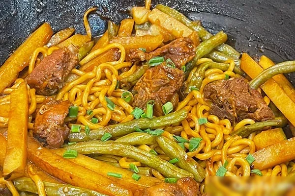 图片[1]-冰城外婆铁锅焖面技术配方资料-香源配方网